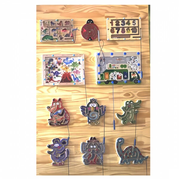 Quadro Montessoriano com 11 brinquedos magnéticos - 100 cm  x 125 cm